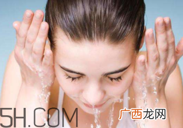 欧珀莱净柔早安洁面乳适合晚上用吗_用法