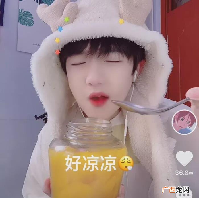 模仿风小逸吃桃，爱吃桃桃的风小逸发视频道歉