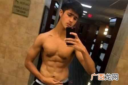 怎么瘦胸部赘肉？坚持2年，秒变健身达人