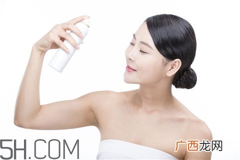 青春痘能用红霉素软膏吗？青春痘能用芦荟胶吗？