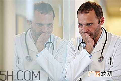 磨牙是肚子里有蛔虫吗？磨牙是缺钙吗？