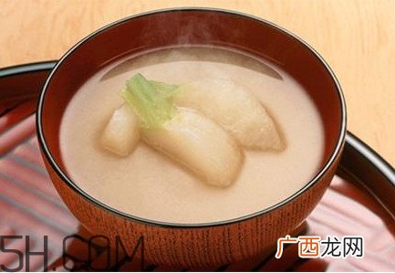 早起喉咙有痰怎么回事？为什么每天早上起来喉咙都有痰