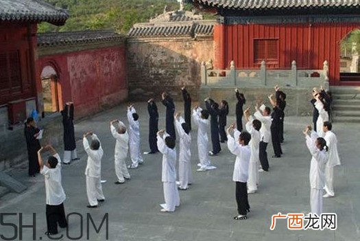 八段锦不适合什么人？八段锦的功效与作用