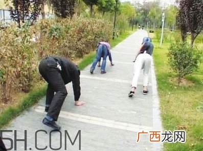 爬着走锻炼有什么好处？爬着走能治痔疮？