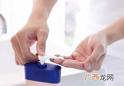 床单血迹怎么洗干净？最简单有效的方法