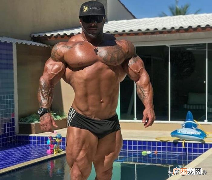普通肌肉男，普通的健身肌肉男与重量级健美冠军相比