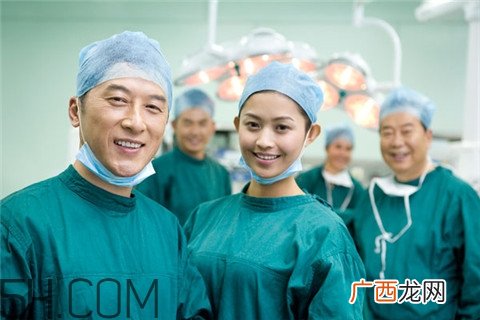 胃溃疡会引起后背疼吗？胃溃疡会死吗？