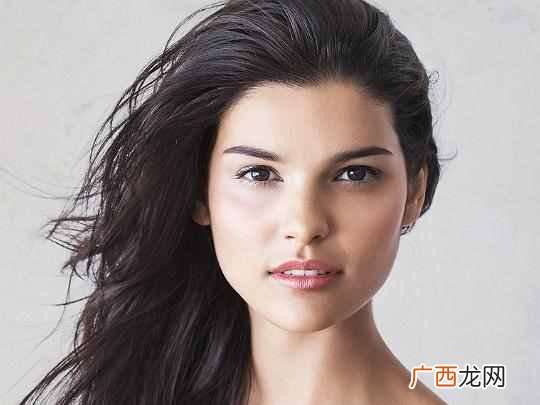 头发稀少怎么变浓密？头发变浓密这个方法特管