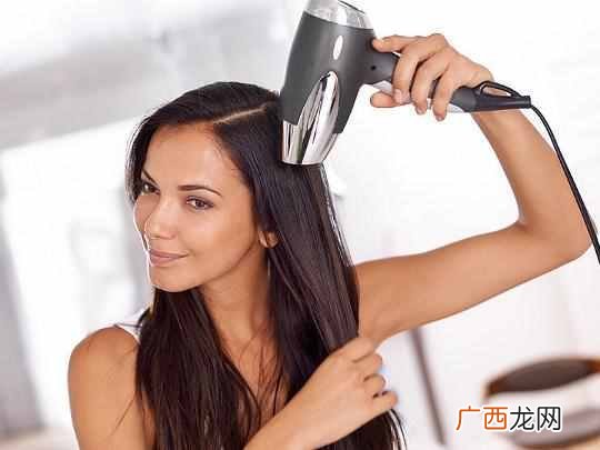 头发稀少怎么变浓密？头发变浓密这个方法特管