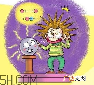 触电是电流还是电压？为何冬季手摸金属会有触电的感觉