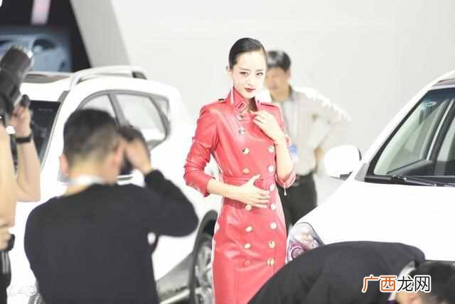皮夹克怎么洗？教你清洗的小妙招，洗衣店专用