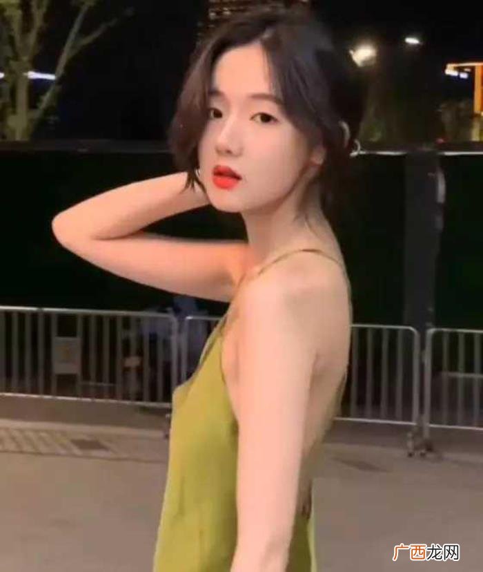 风小逸军装，风小逸晒军装照以证清白遭网友疯狂吐槽
