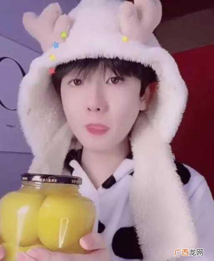 风小逸军装，风小逸晒军装照以证清白遭网友疯狂吐槽