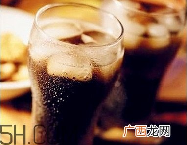 可乐煮梨喝有什么好处？女生月经期间可以喝可乐吗？