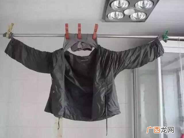 羽绒服油渍怎么洗？教你省钱又省事的方法