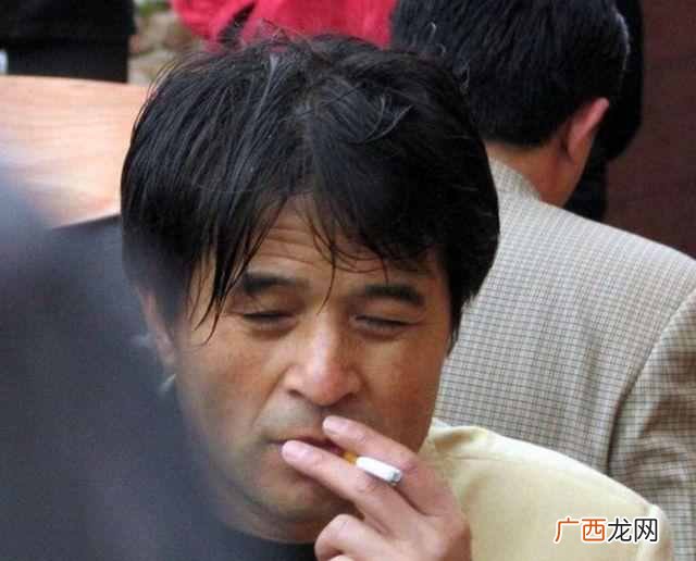 毕福剑现在怎么样？离开央视，一样过得红红火