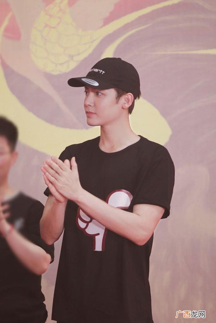 侯明昊周也，侯明昊新剧七夕开机与周也组CP超好磕