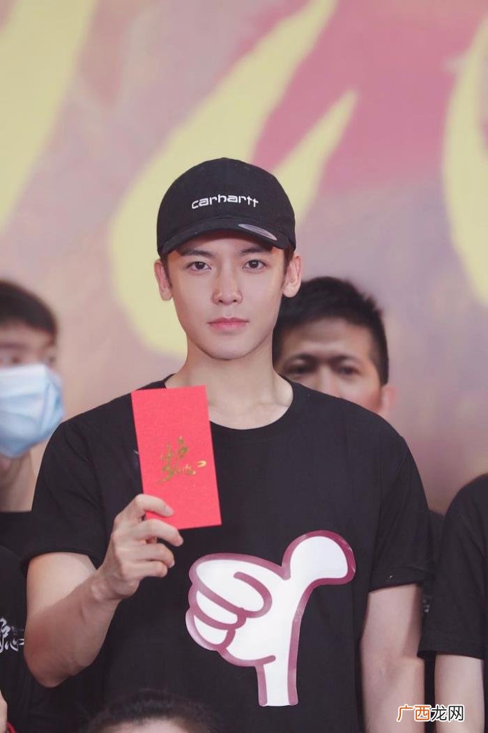 侯明昊周也，侯明昊新剧七夕开机与周也组CP超好磕