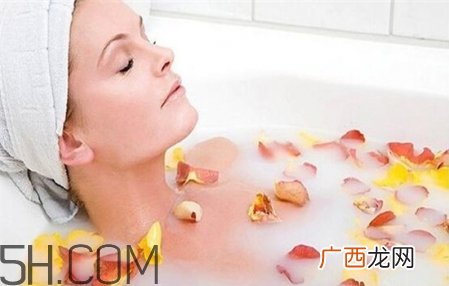 精油按摩的好处 精油的功效与用法
