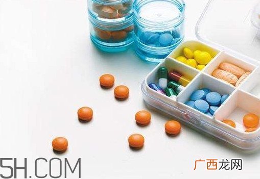 服用哪些药物前后不能喝酒？为什么不能用茶叶水服药