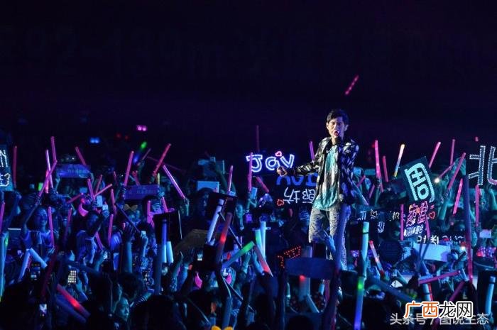 周杰伦特点，从舞台台风上能否看出周杰伦的性格特点吗