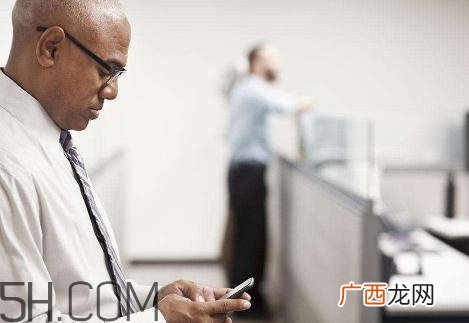 睾丸炎会发烧吗？睾丸炎会引起腰痛吗？