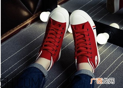 露脚踝的袜子叫什么?露脚踝的鞋子叫什么