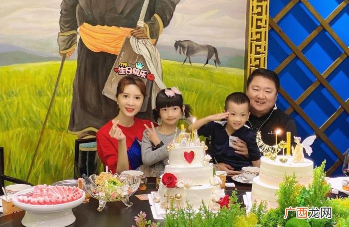 于冬老婆金巧巧，于冬豪宅内为老婆庆生