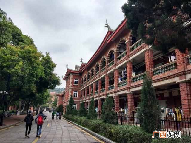 厦门大学怎么样？全国最美大大学，打开窗户就
