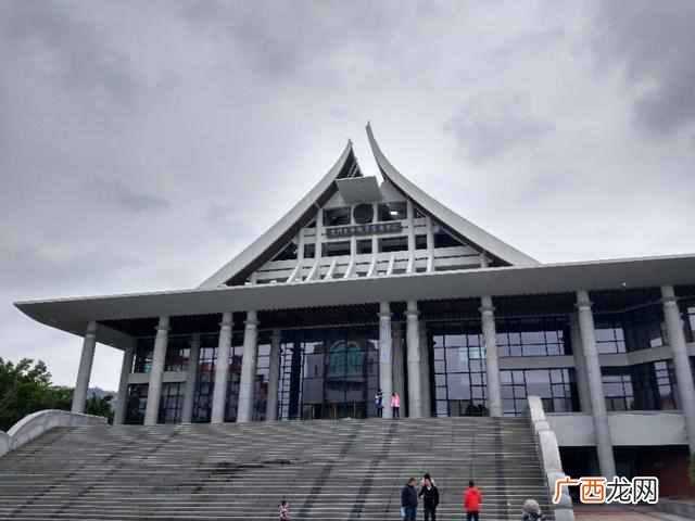 厦门大学怎么样？全国最美大大学，打开窗户就