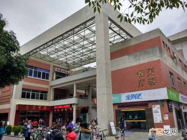 厦门大学怎么样？全国最美大大学，打开窗户就