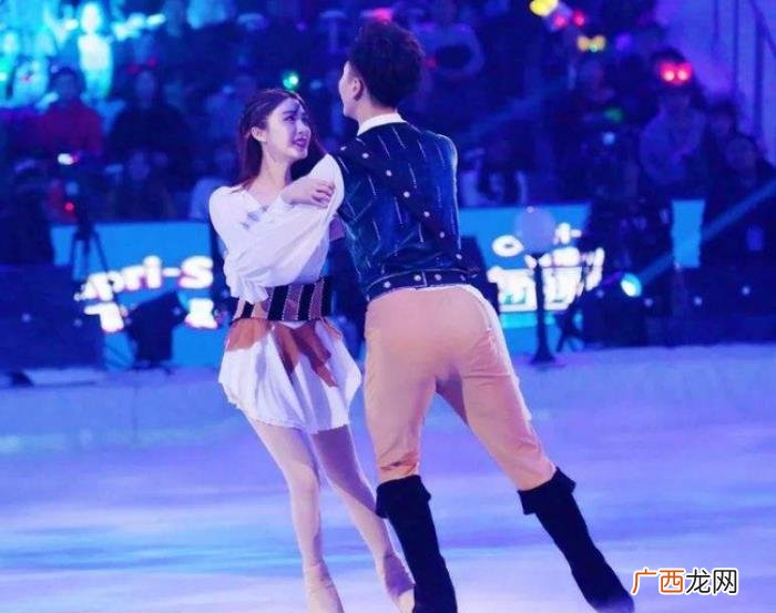 李菲儿前任,黄晓明前任李菲儿机场大秀完美身材