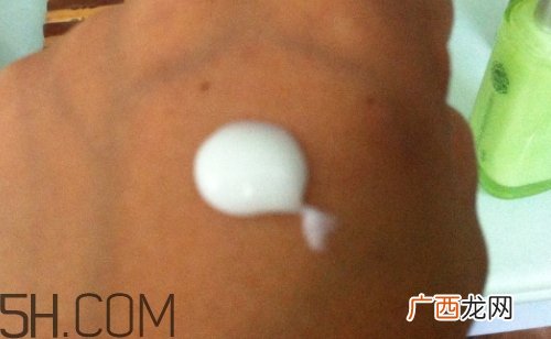 百雀羚乳液怎么打开？百雀羚乳液瓶盖怎么开