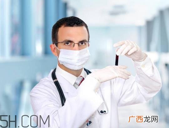 荨麻疹会引起发烧吗？荨麻疹会长到脸上吗？