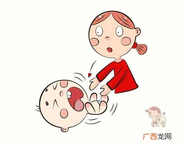 新生儿吐奶怎么回事？教你几个管用的方法，宝