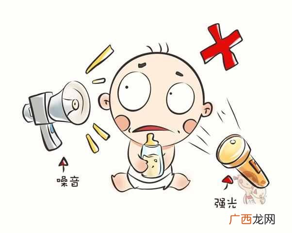 新生儿吐奶怎么回事？教你几个管用的方法，宝