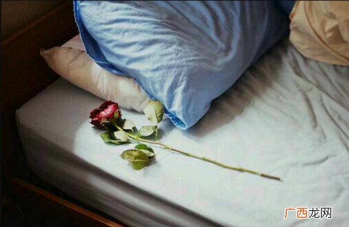 女人拉黑是在乎还是死心，分手后拉黑一个人是在乎还是死心
