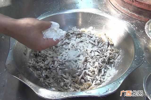 河虾怎么做好吃？大厨教你家常又美味的河虾，