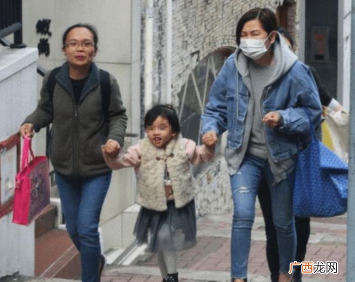 刘恺威超话，刘恺威爸爸刘丹曝小糯米日常生活超乖巧