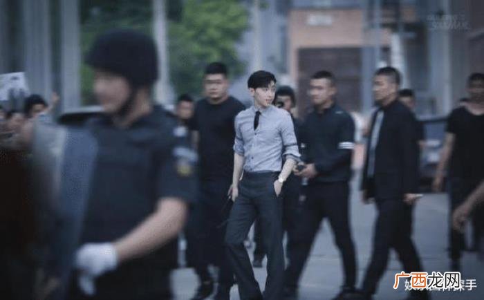 张易峰身高，184cm的邓伦现身活动帅气依旧