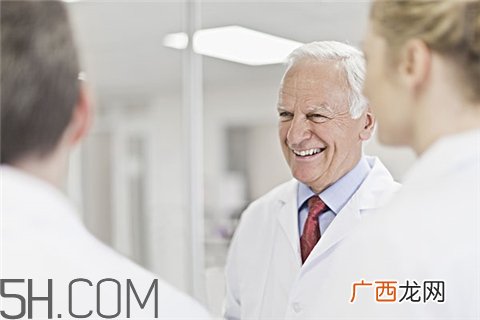 青光眼做手术多少钱？青光眼做手术住院多久？