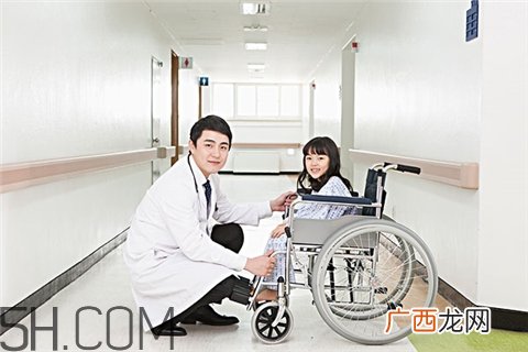 沙眼可以割双眼皮吗?沙眼可以做美瞳线吗?