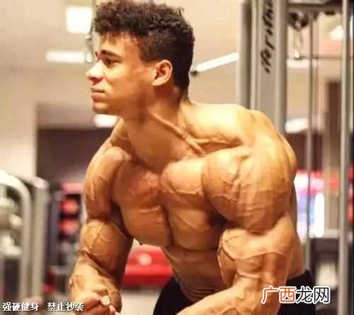 四个动作练好胸肌 怎么练胸肌最快