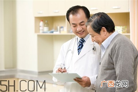 老花眼可以手术治疗吗？老花眼什么原因引起的？