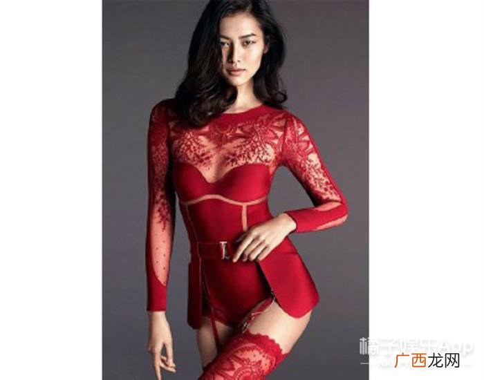 林允张艺兴，张艺兴林允的CK广告图被嘲身材差