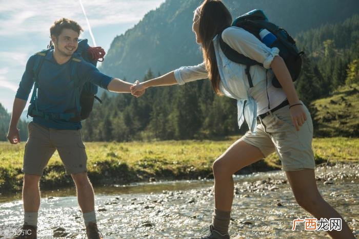 男人会无故帮助女人吗，会平白无故帮一个女生吗