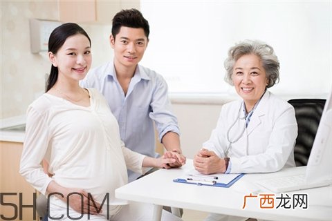 老花眼能开车吗？老花眼能不能激光治疗？