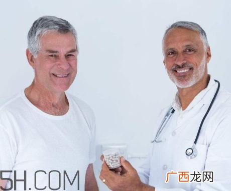 前列腺癌要化疗吗？前列腺癌要切除睾丸吗？