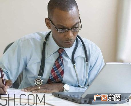 前列腺癌要化疗吗？前列腺癌要切除睾丸吗？