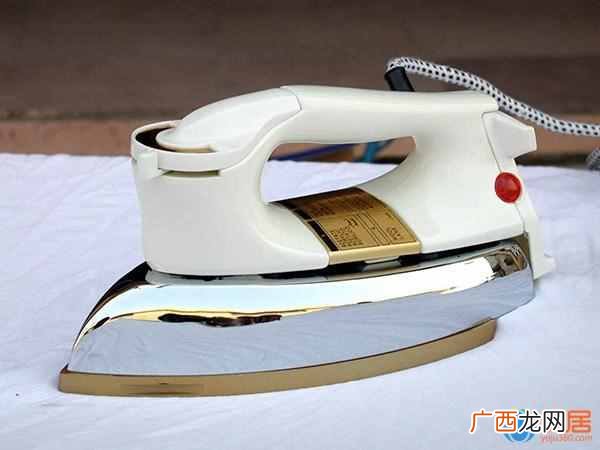 蒸汽熨斗最正确的使用方法 熨斗怎么用
